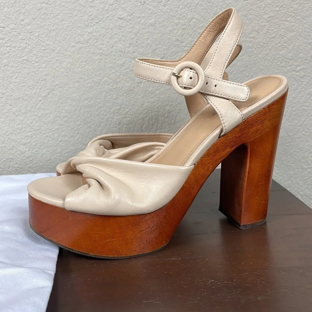 Veronica Beard substantial wooden
